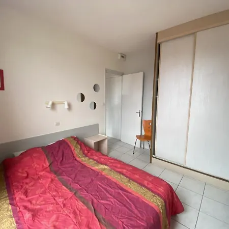 Apartment T2 Centre-ville La Roche-posay, Proche Thermes, Wi-fi, Laverie *