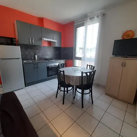 T2 Centre-ville La Roche-posay, Proche Thermes, Wi-fi, Laverie