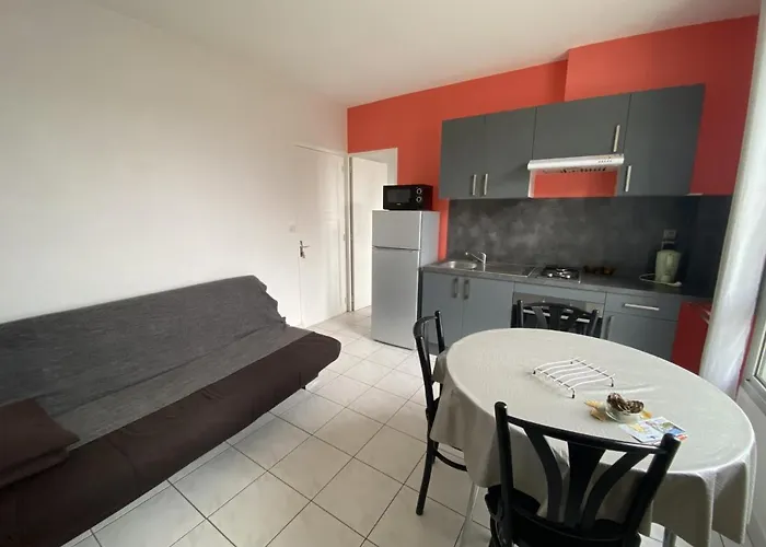 T2 Centre-ville La Roche-posay, Proche Thermes, Wi-fi, Laverie - Fr-1-541-79 * La Roche-Posay